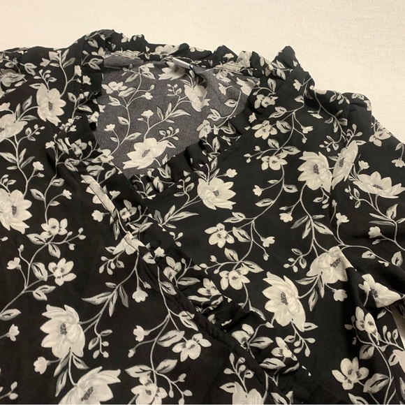 Business Blouse! - Picture 7 of 8